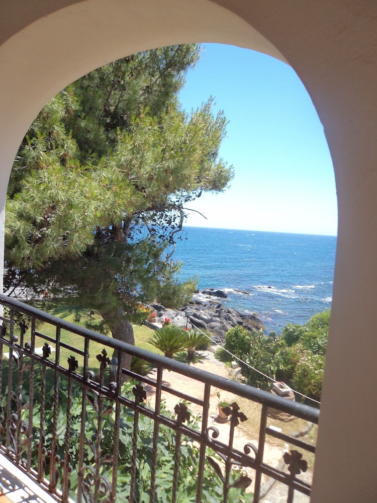 Arathena Rocks Hotel — Attractions in the area in Giardini Naxos, Sicily