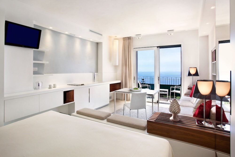 Hotel Villa Belvedere — Hotel rooms in Taormina, Sicily