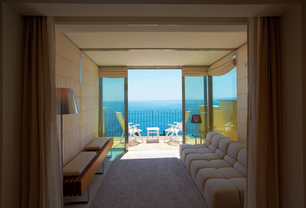 Hotel Villa Belvedere — Hotel rooms in Taormina, Sicily