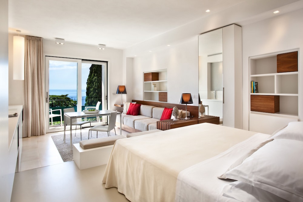 Hotel Villa Belvedere — Hotel rooms in Taormina, Sicily