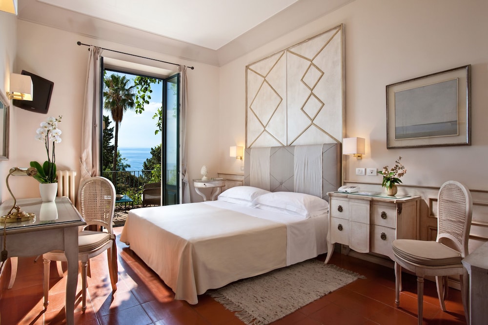 Hotel Villa Belvedere — Hotel rooms in Taormina, Sicily