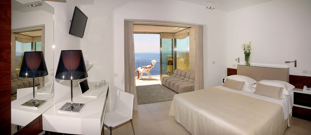 Hotel Villa Belvedere — Hotel rooms in Taormina, Sicily
