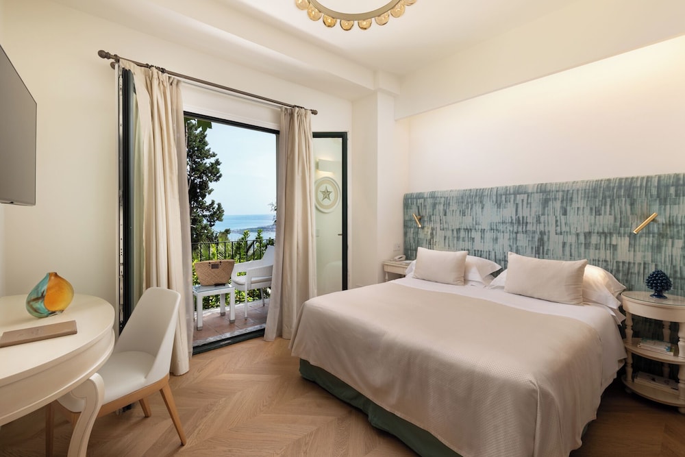 Hotel Villa Belvedere — Hotel rooms in Taormina, Sicily