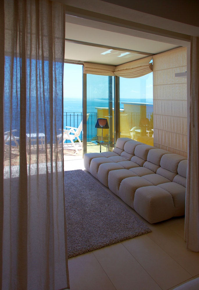 Hotel Villa Belvedere — Hotel rooms in Taormina, Sicily
