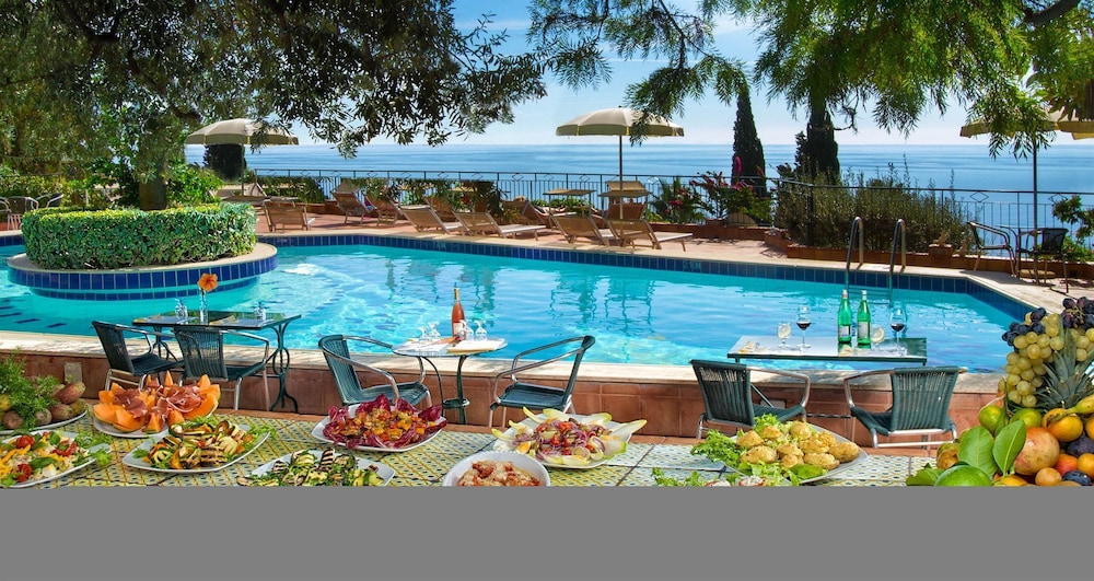 Hotel Villa Belvedere — Swimming pool in Taormina, Sicily