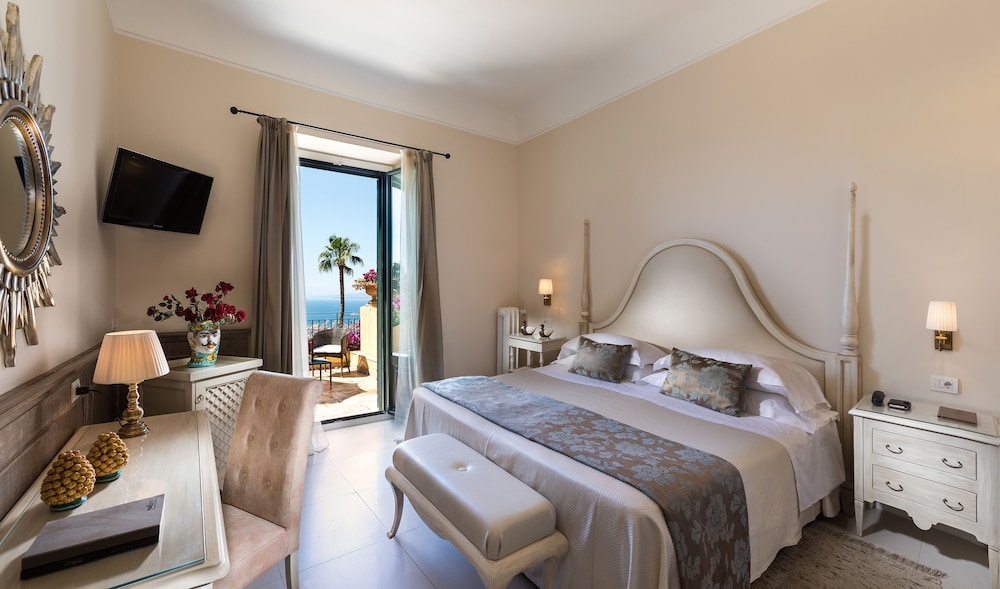 Hotel Villa Belvedere — Hotel rooms in Taormina, Sicily