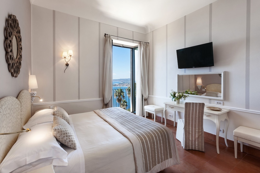 Hotel Villa Belvedere — Hotel rooms in Taormina, Sicily