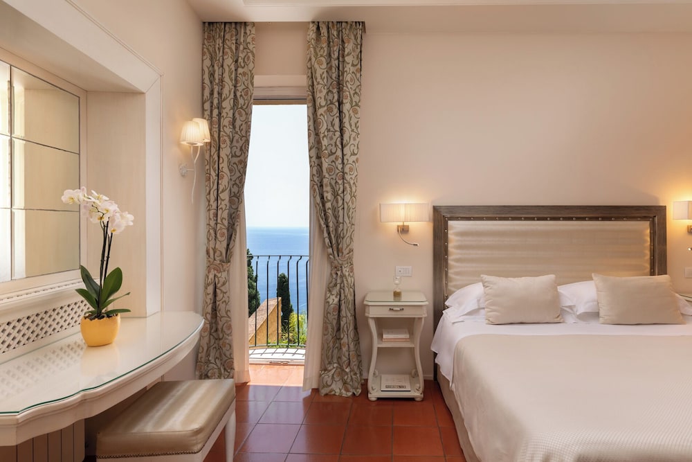 Hotel Villa Belvedere — Hotel rooms in Taormina, Sicily