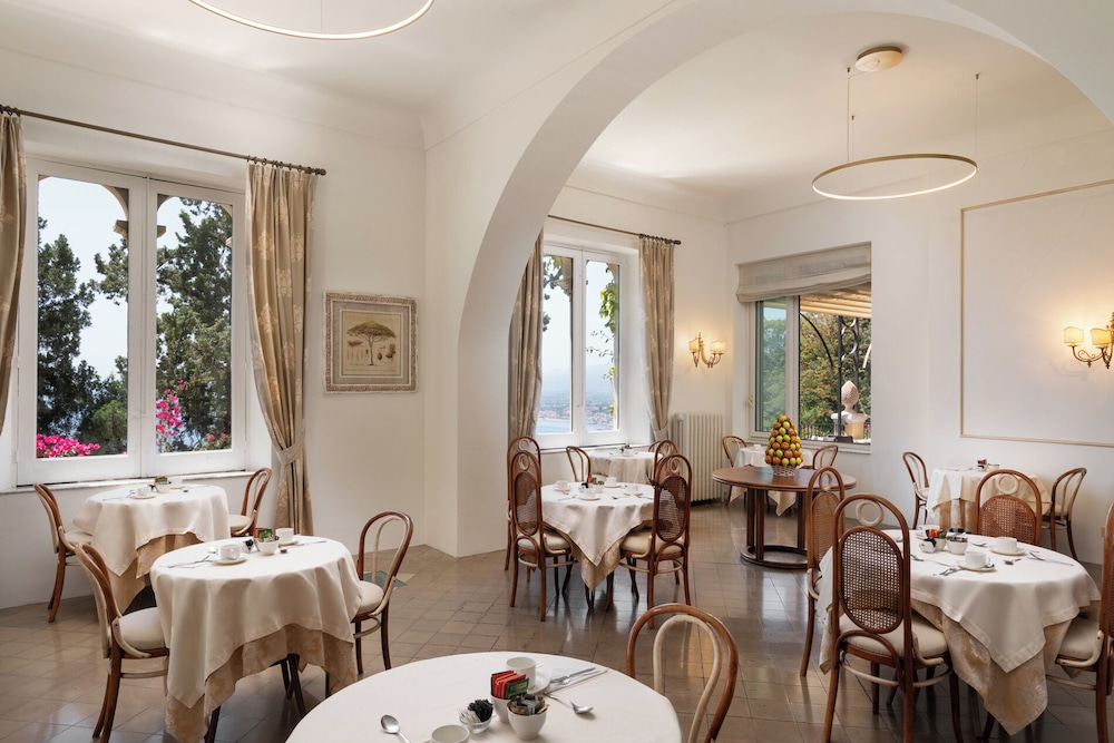 Hotel Villa Belvedere — Restaurant & bars in Taormina, Sicily