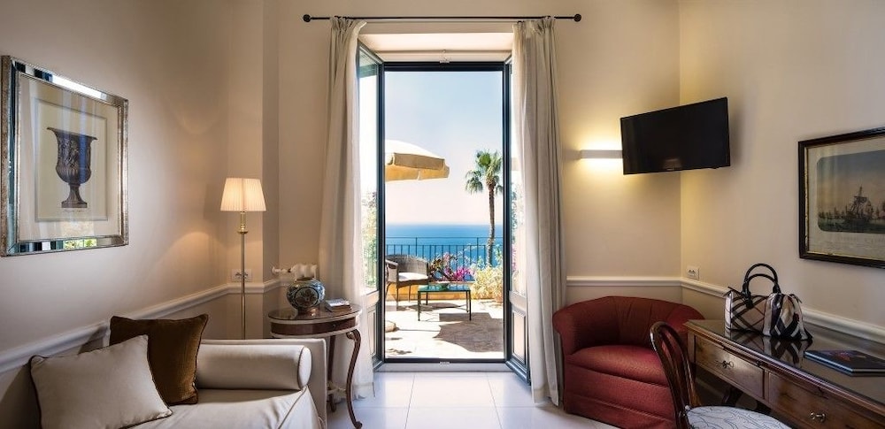 Hotel Villa Belvedere — Hotel rooms in Taormina, Sicily
