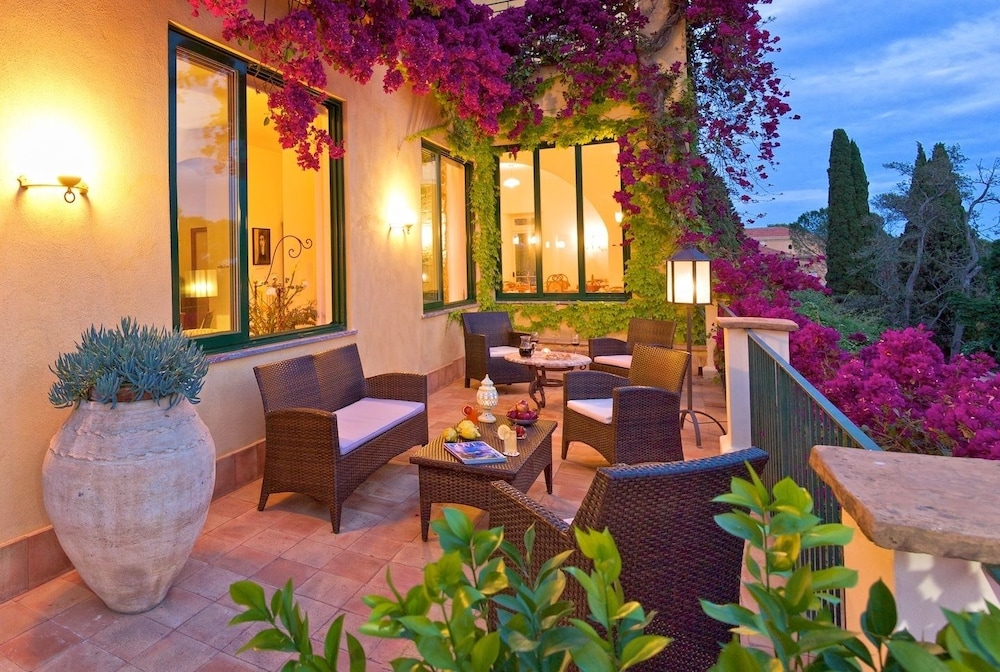 Hotel Villa Belvedere — Hotel building in Taormina, Sicily
