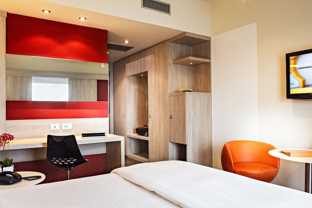 Jazz Hotel — Hotel rooms in Olbia, Sardinia