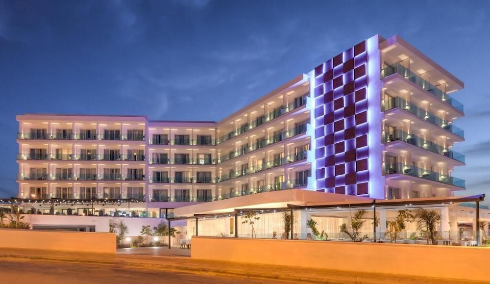 The Blue Ivy Hotel and Suites — Hotel building in Protaras, Famagusta Region