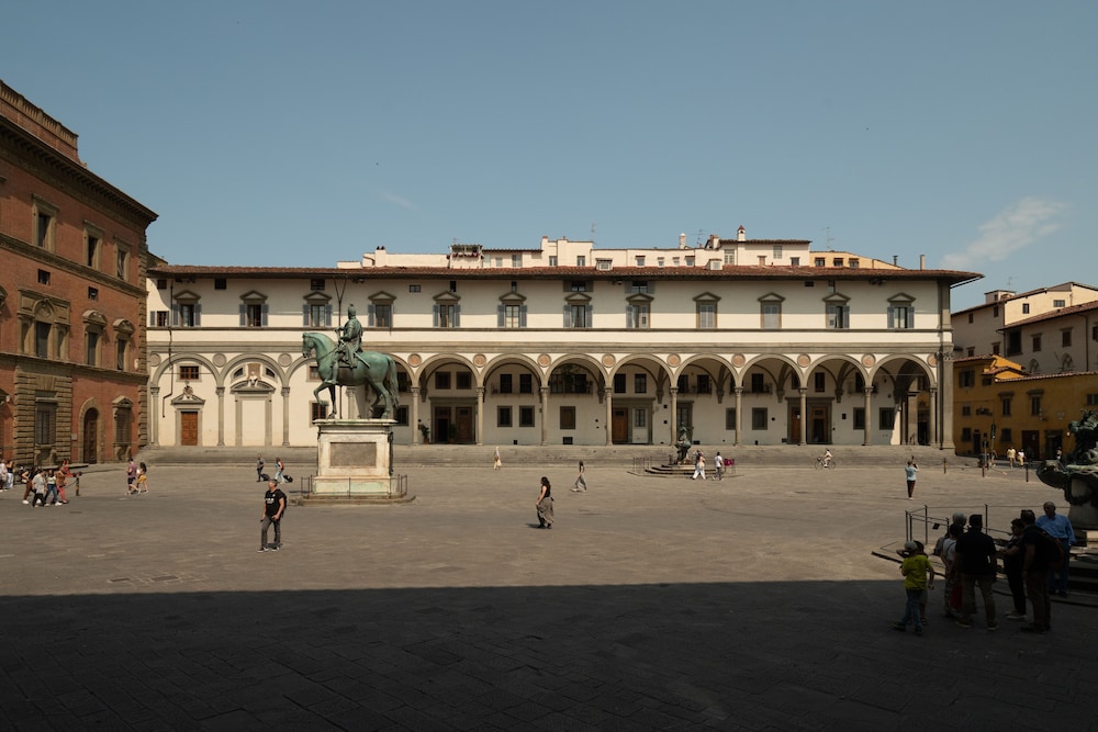 Loggiato dei Serviti — Attractions in the area in Florence, Tuscany