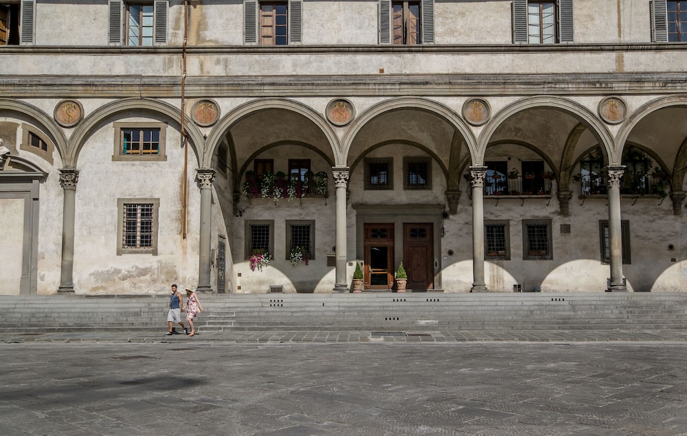 Loggiato dei Serviti — Attractions in the area in Florence, Tuscany