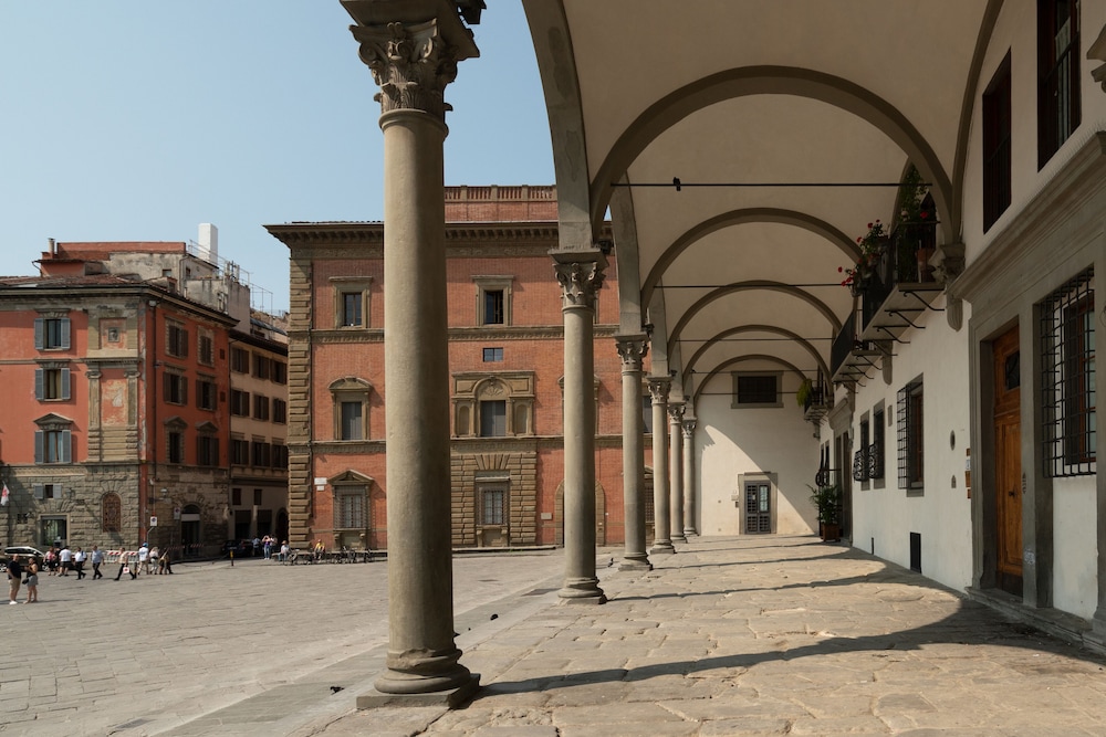Loggiato dei Serviti — Attractions in the area in Florence, Tuscany