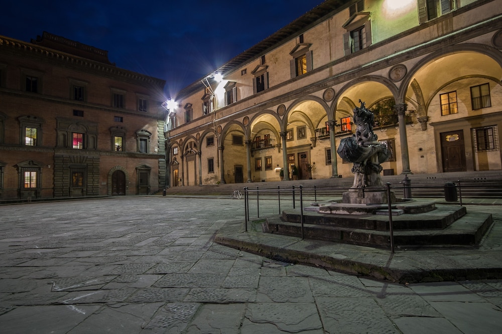 Loggiato dei Serviti — Attractions in the area in Florence, Tuscany