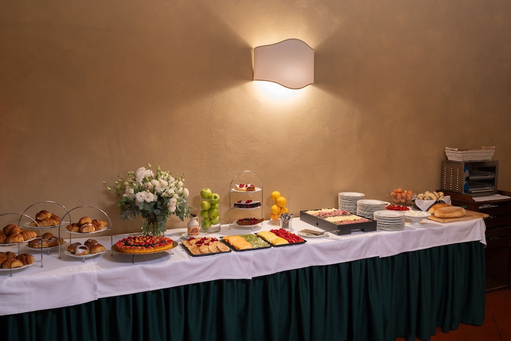 Loggiato dei Serviti — Restaurant & bars in Florence, Tuscany