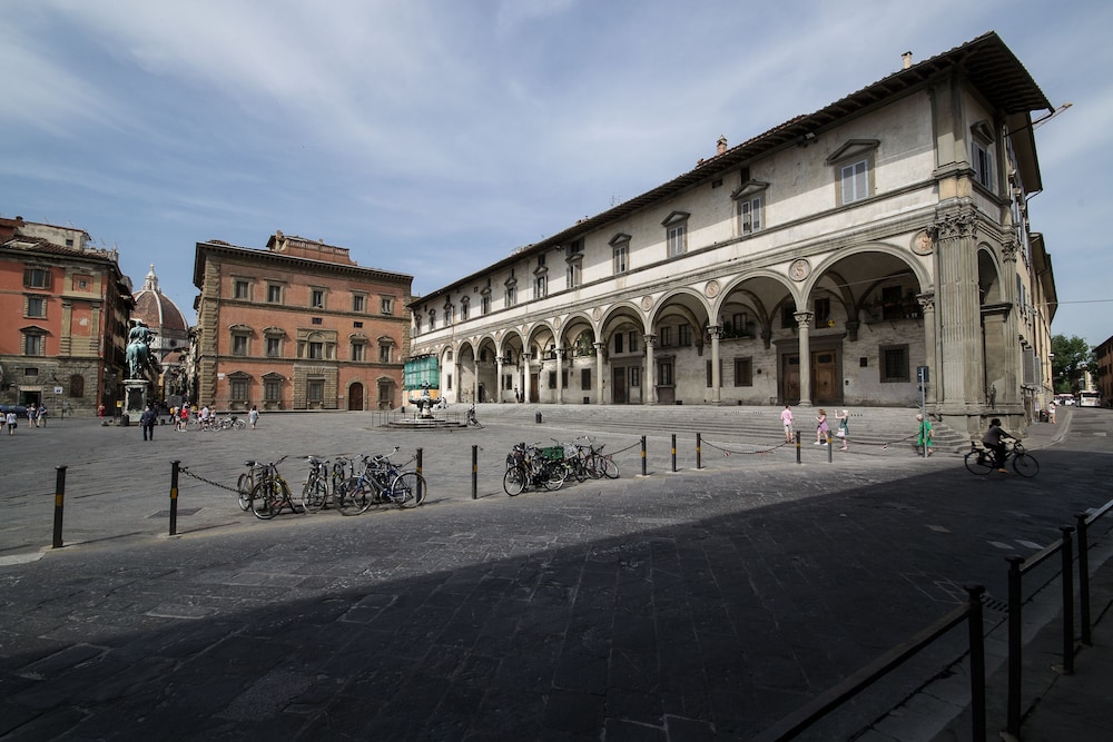 Loggiato dei Serviti — Attractions in the area in Florence, Tuscany