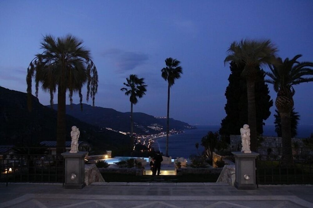 The Ashbee Hotel - The Leading Hotels of the World — Swimming pool in Taormina, Sicily
