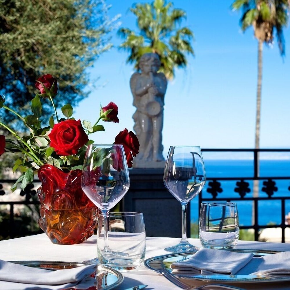 The Ashbee Hotel - The Leading Hotels of the World — Restaurant & bars in Taormina, Sicily