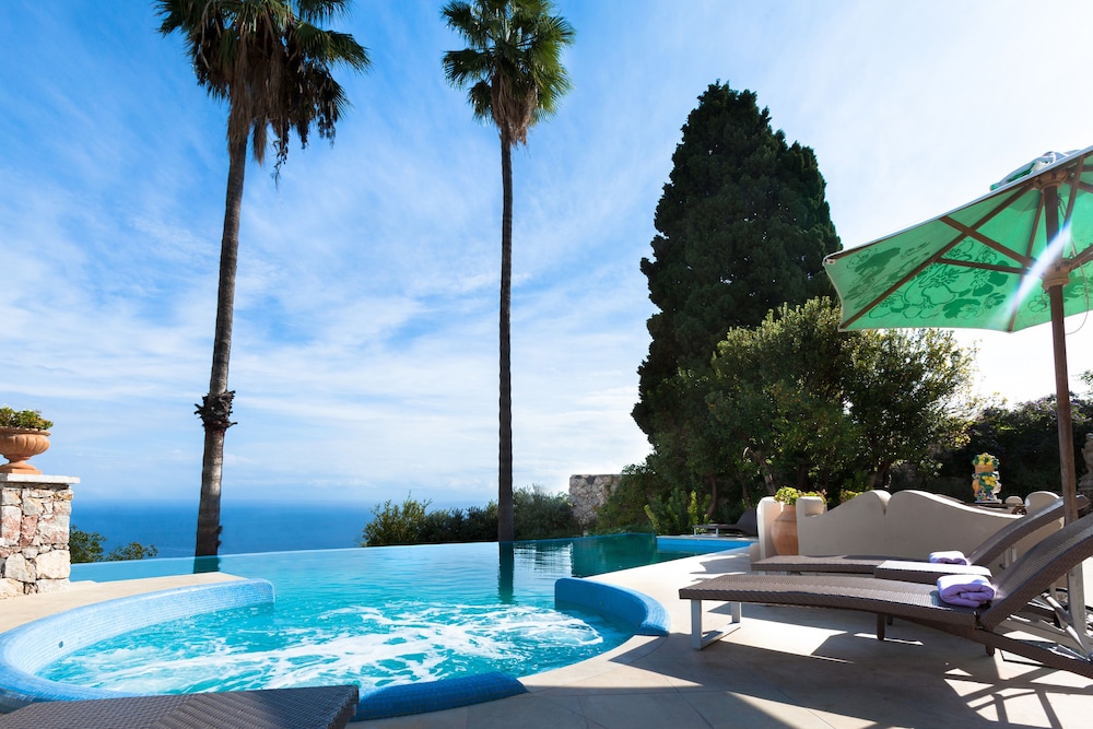 The Ashbee Hotel - The Leading Hotels of the World — Main photo in Taormina, Sicily