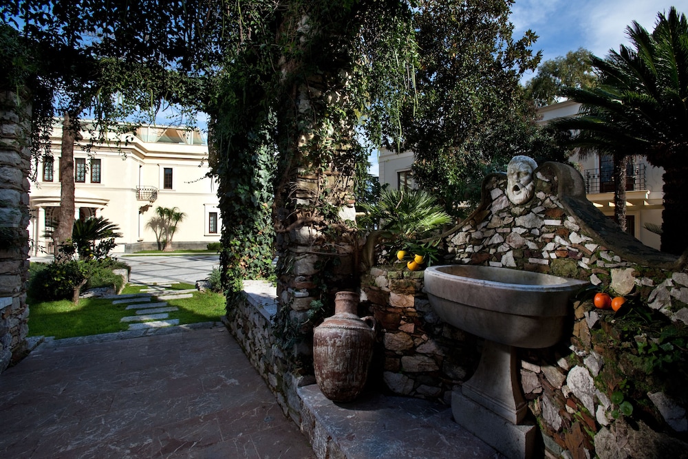The Ashbee Hotel - The Leading Hotels of the World — Hotel building in Taormina, Sicily