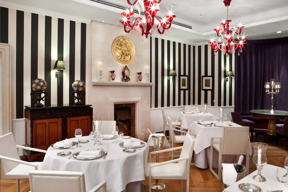The Ashbee Hotel - The Leading Hotels of the World — Restaurant & bars in Taormina, Sicily