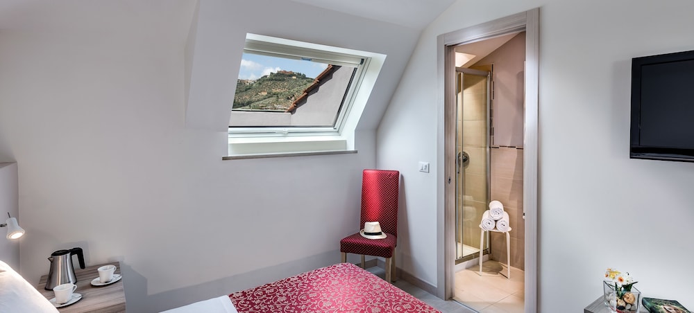 Boston — Hotel rooms in Montecatini Terme, Tuscany