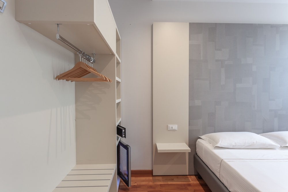 Boston — Hotel rooms in Montecatini Terme, Tuscany