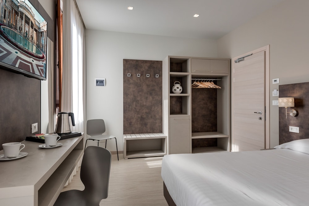 Boston — Hotel rooms in Montecatini Terme, Tuscany