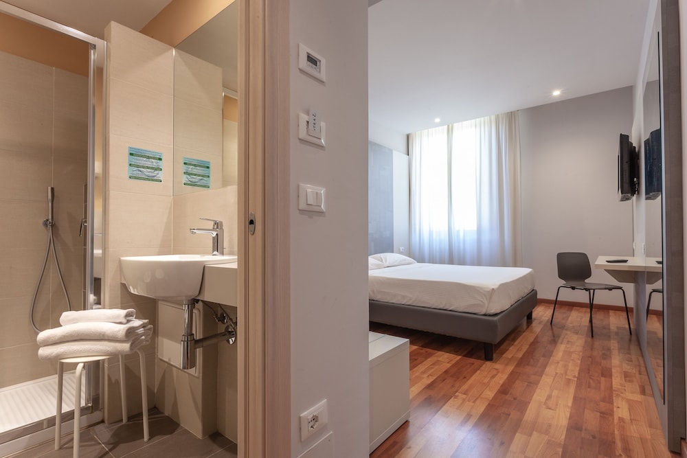 Boston — Hotel rooms in Montecatini Terme, Tuscany