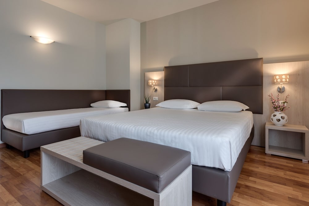 Boston — Hotel rooms in Montecatini Terme, Tuscany