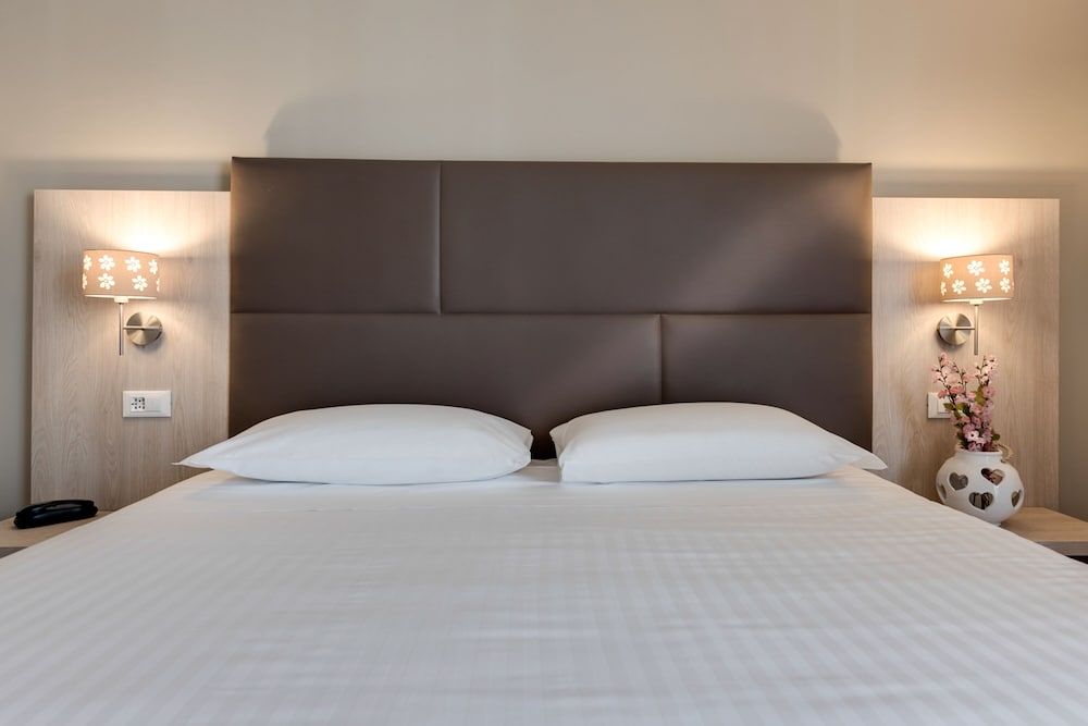 Boston — Hotel rooms in Montecatini Terme, Tuscany