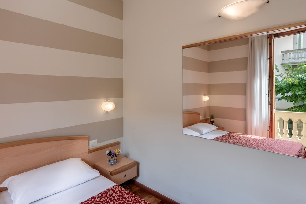 Boston — Hotel rooms in Montecatini Terme, Tuscany
