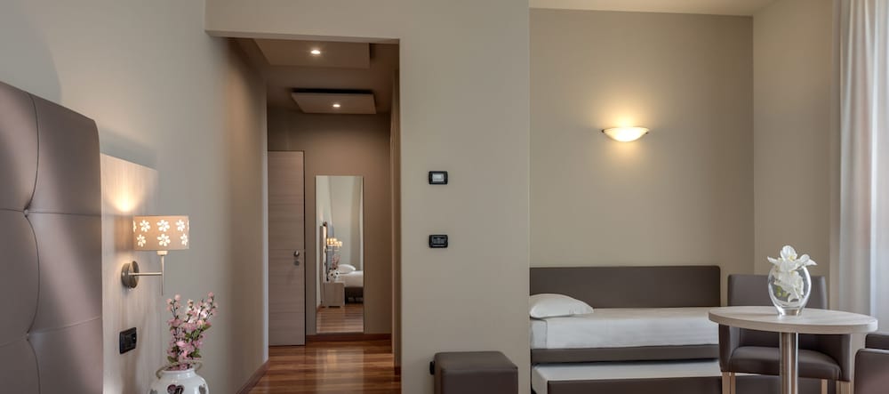 Boston — Hotel rooms in Montecatini Terme, Tuscany