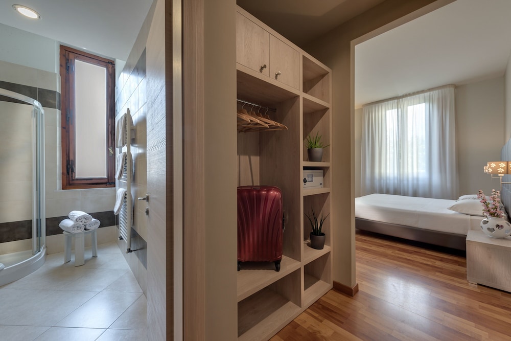 Boston — Hotel rooms in Montecatini Terme, Tuscany