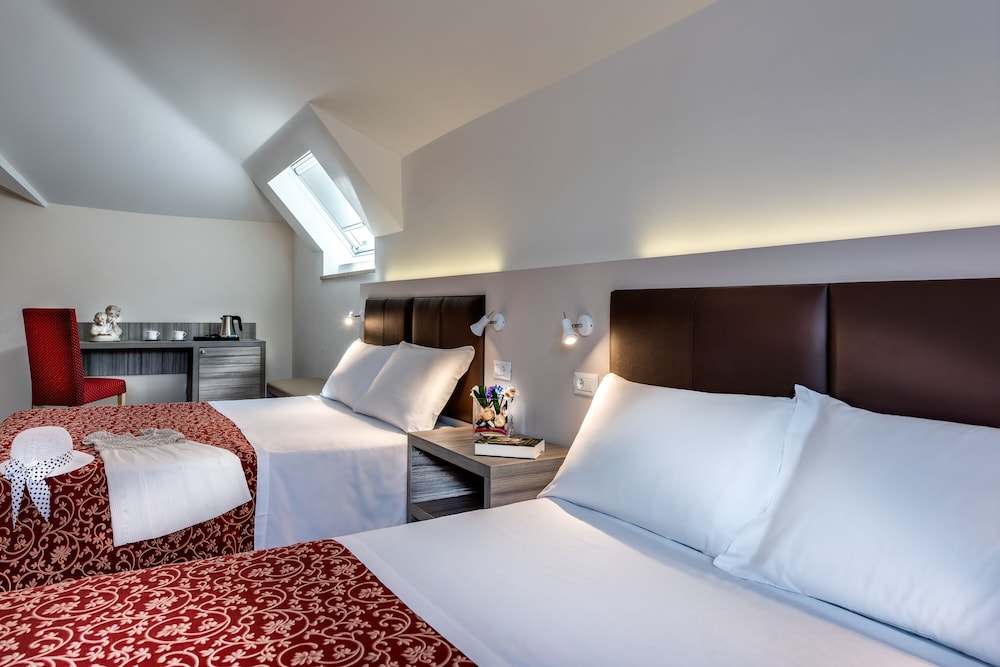 Boston — Hotel rooms in Montecatini Terme, Tuscany