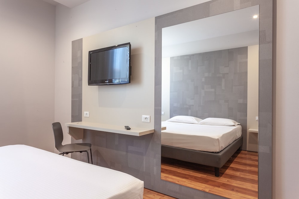 Boston — Hotel rooms in Montecatini Terme, Tuscany