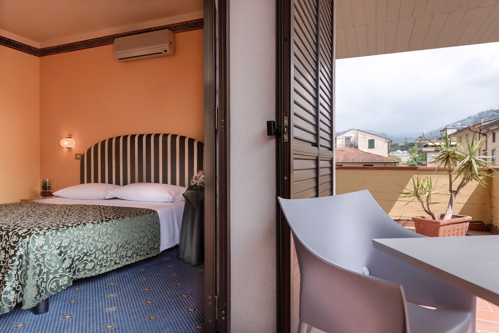 Boston — Hotel rooms in Montecatini Terme, Tuscany