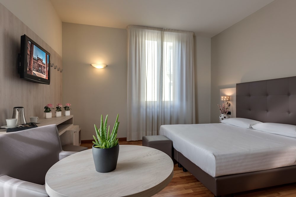 Boston — Hotel rooms in Montecatini Terme, Tuscany