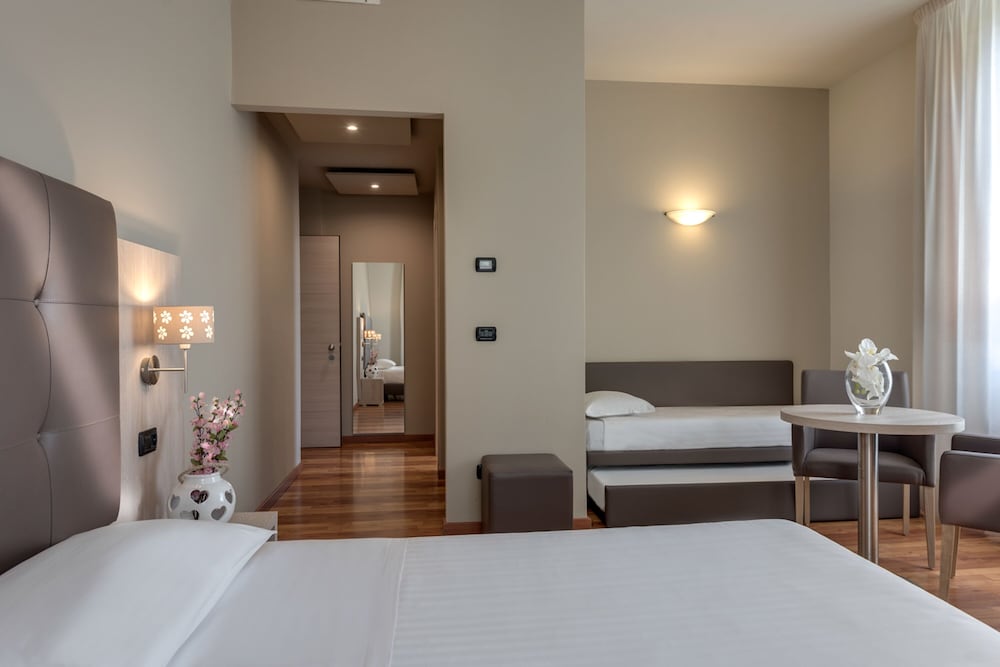 Boston — Hotel rooms in Montecatini Terme, Tuscany