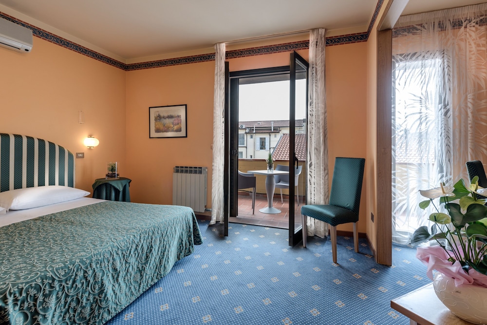 Boston — Hotel rooms in Montecatini Terme, Tuscany