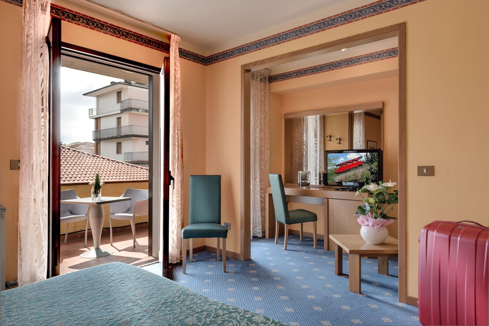 Boston — Hotel rooms in Montecatini Terme, Tuscany
