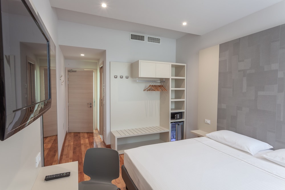 Boston — Hotel rooms in Montecatini Terme, Tuscany