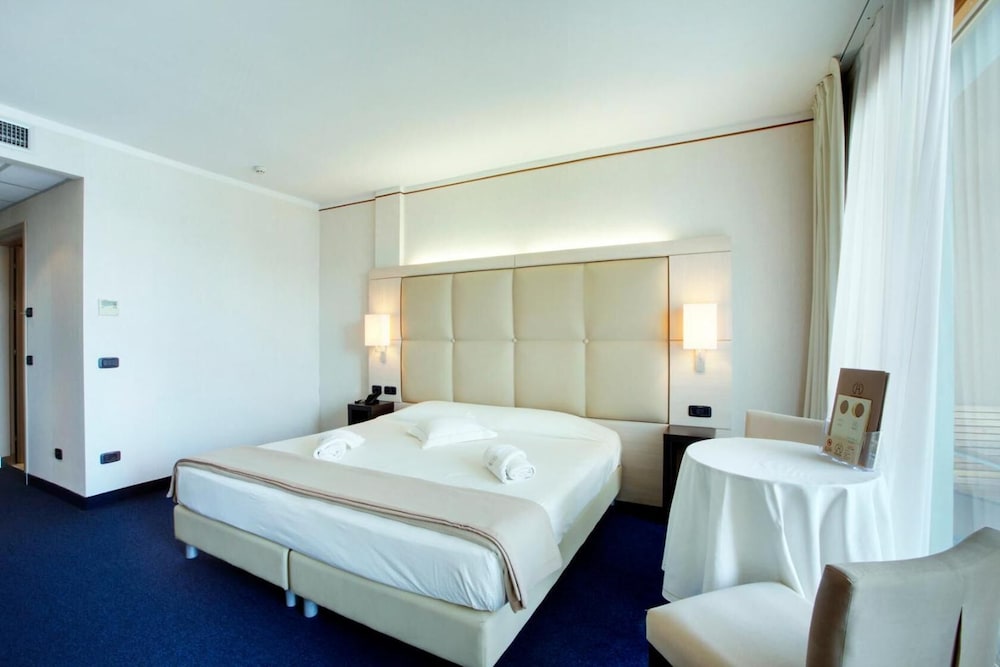 Cocca Hotel Royal Thai SPA — Hotel rooms in Sarnico, Lombardy