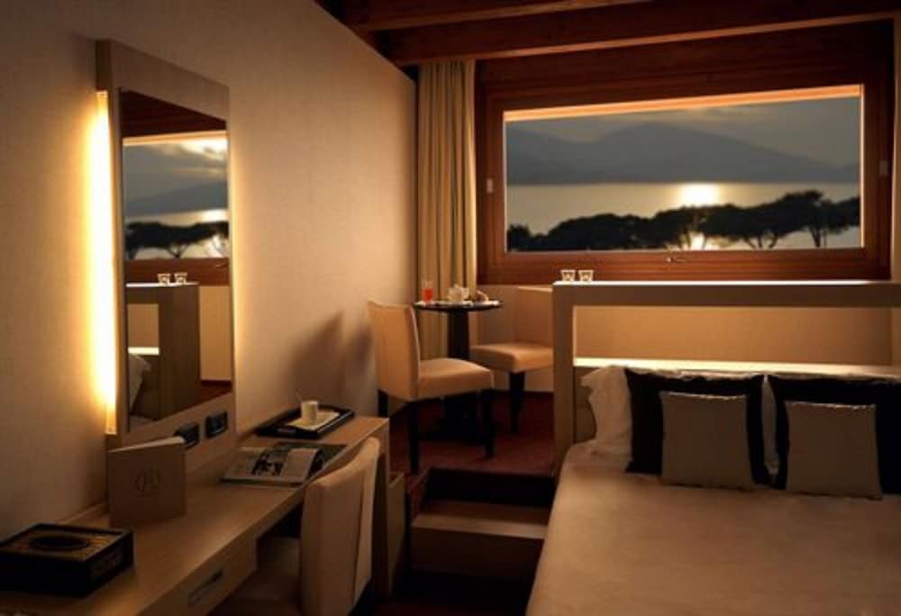 Cocca Hotel Royal Thai SPA — Hotel rooms in Sarnico, Lombardy