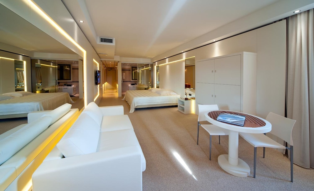 Cocca Hotel Royal Thai SPA — Hotel rooms in Sarnico, Lombardy