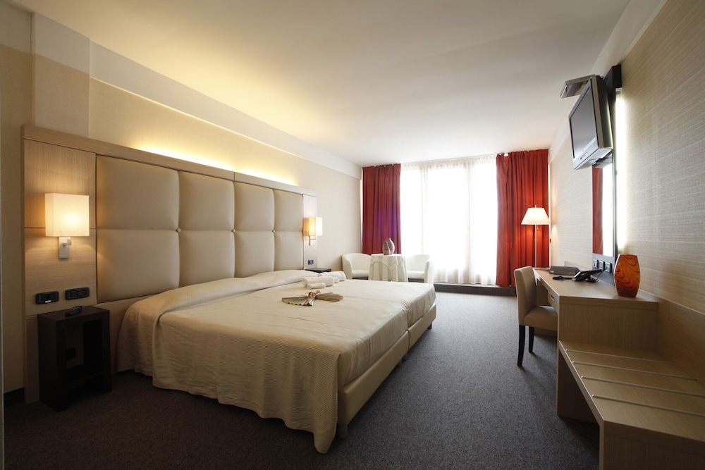 Cocca Hotel Royal Thai SPA — Hotel rooms in Sarnico, Lombardy