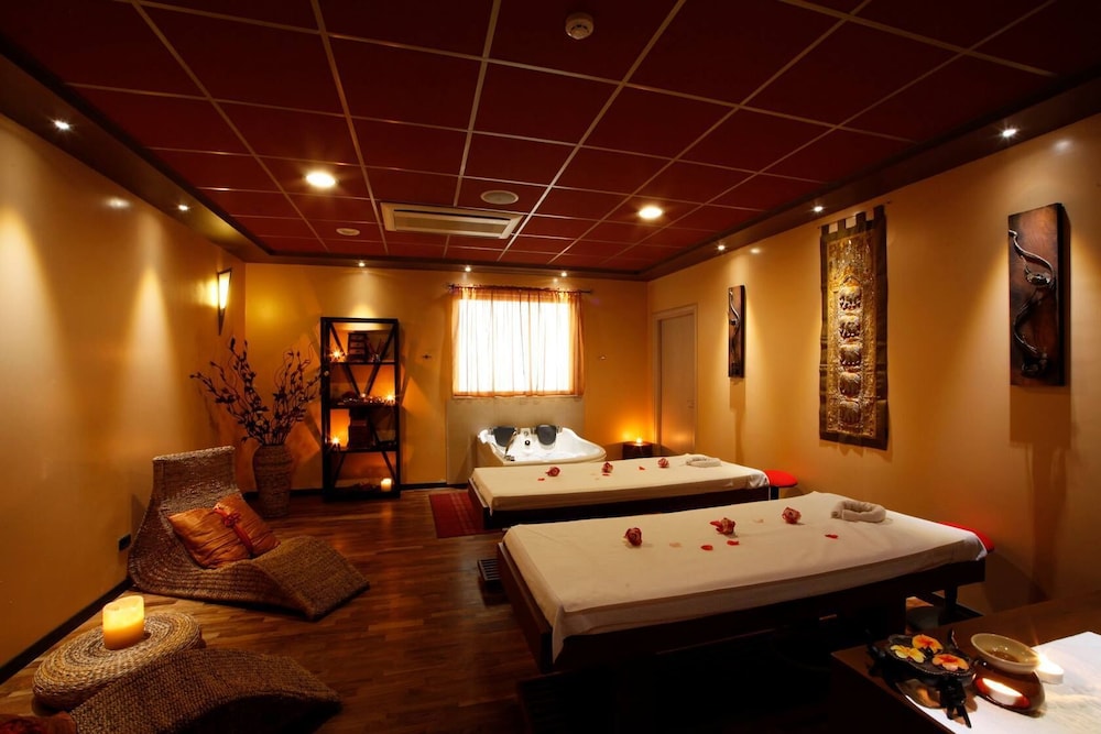 Cocca Hotel Royal Thai SPA — Hotel rooms in Sarnico, Lombardy